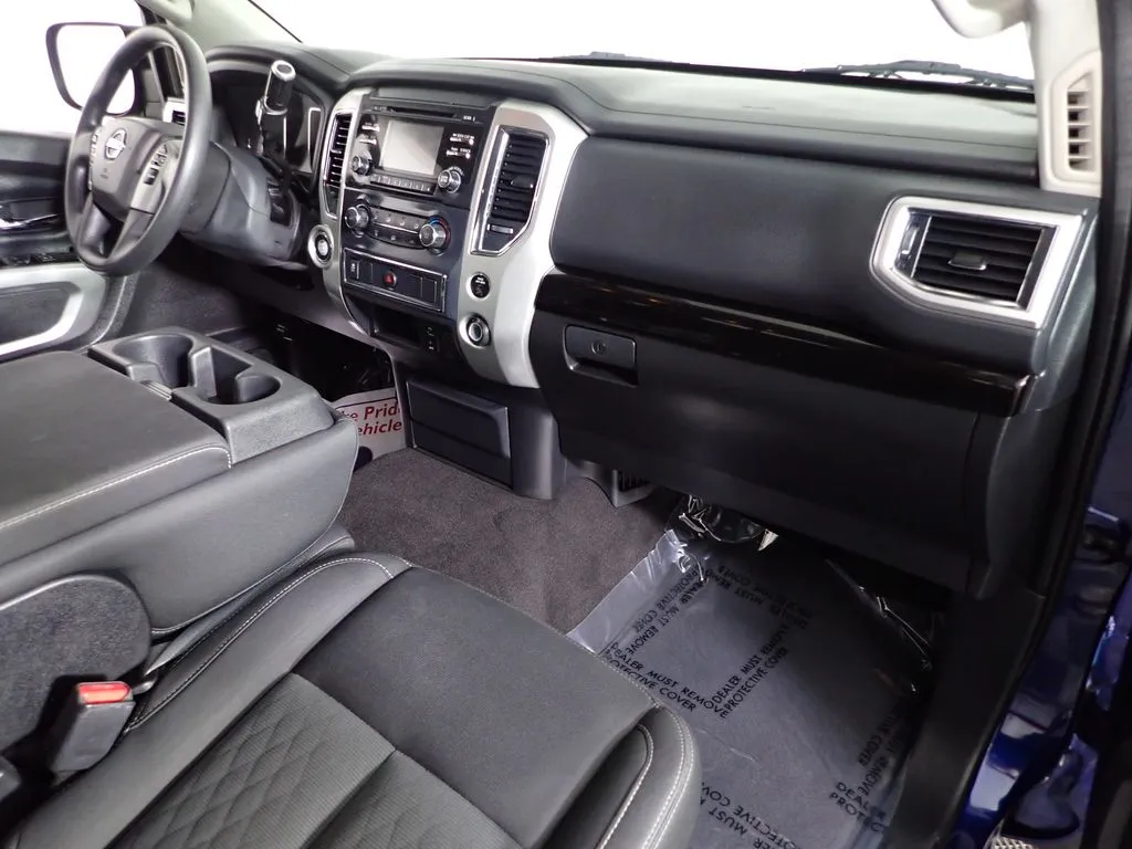 Nissan Titan photo 34