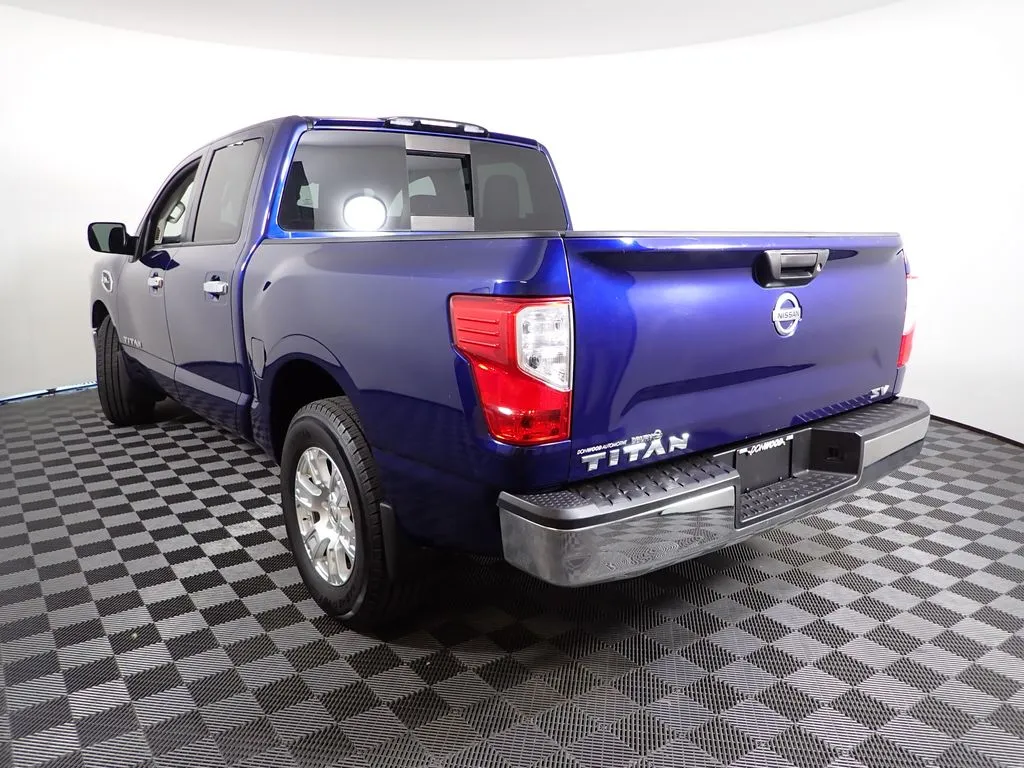 Nissan Titan photo 11