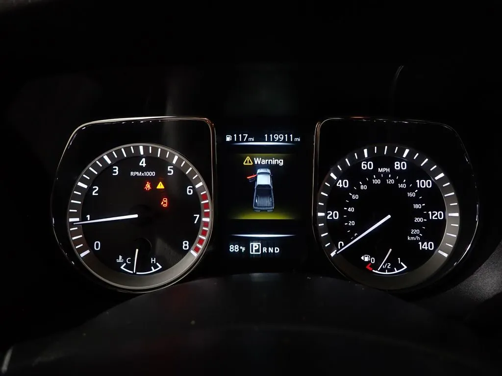 Nissan Titan photo 21