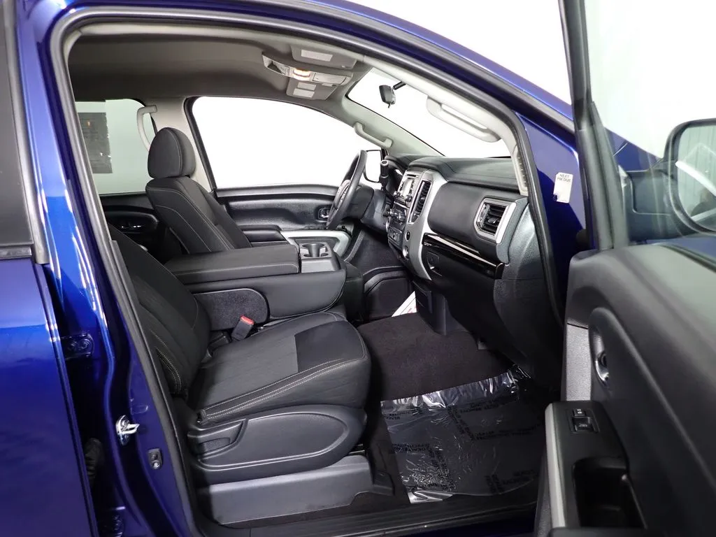 Nissan Titan photo 33