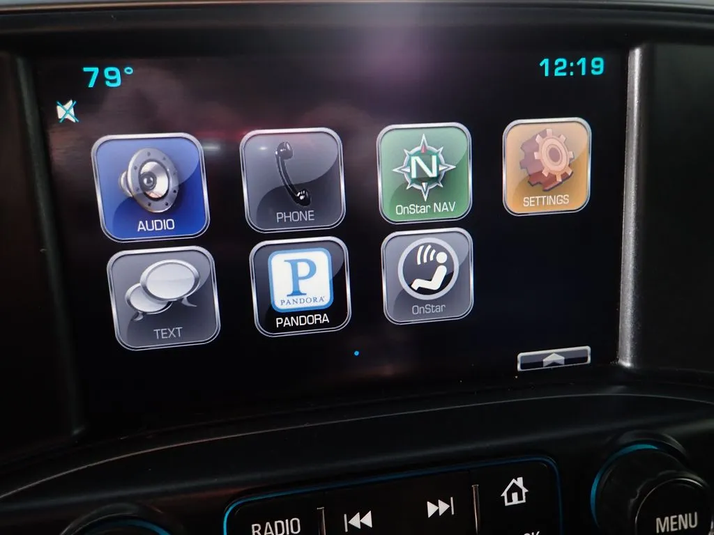 Chevrolet Silverado photo 3