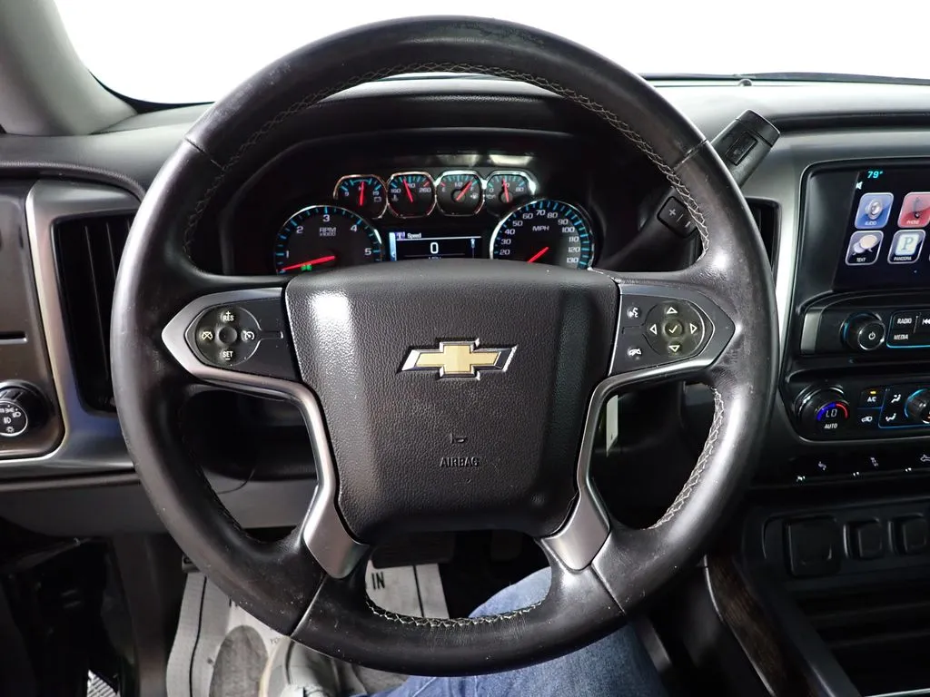 Chevrolet Silverado photo 23