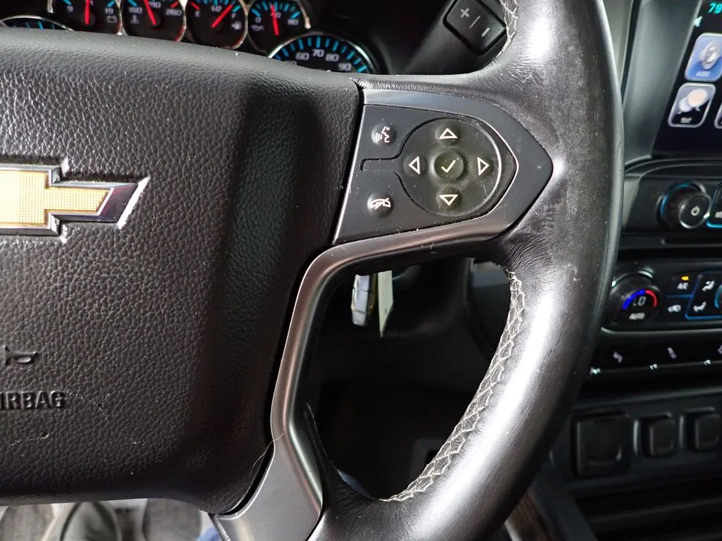 Chevrolet Silverado photo 25