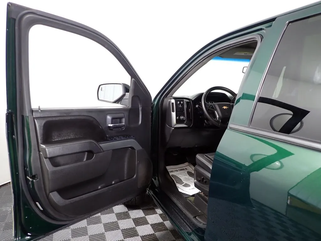 Chevrolet Silverado photo 17