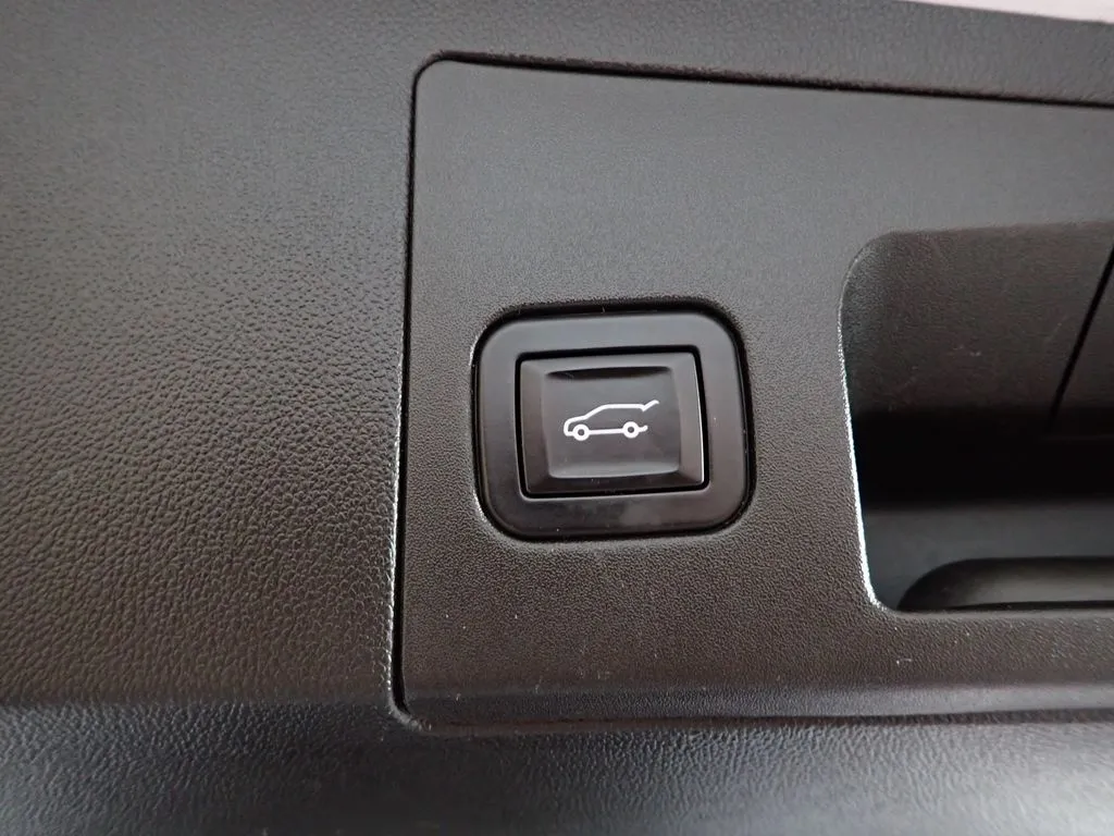 Cadillac XT5 photo 18