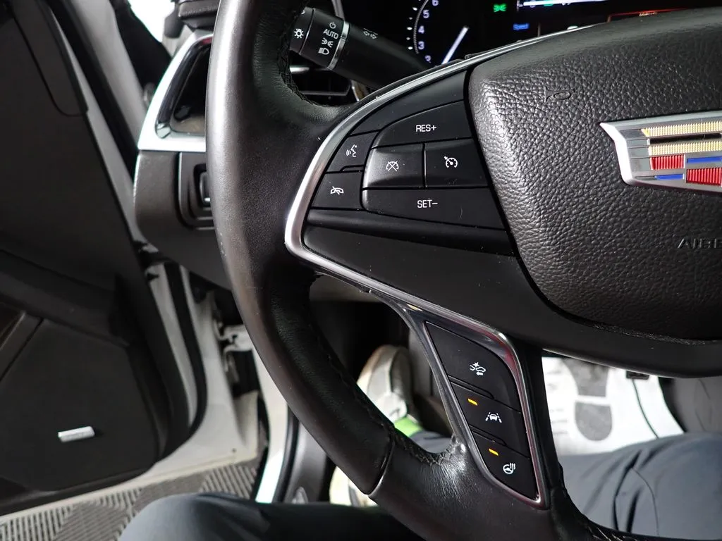 Cadillac XT5 photo 30