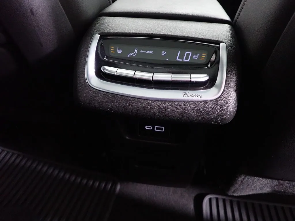 Cadillac XT6 photo 40