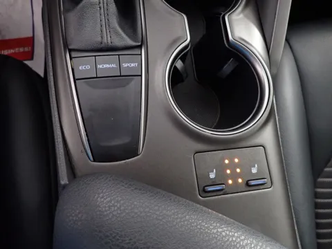 More photos of 2022 Toyota Camry SE at Don Wood Chevrolet, OH