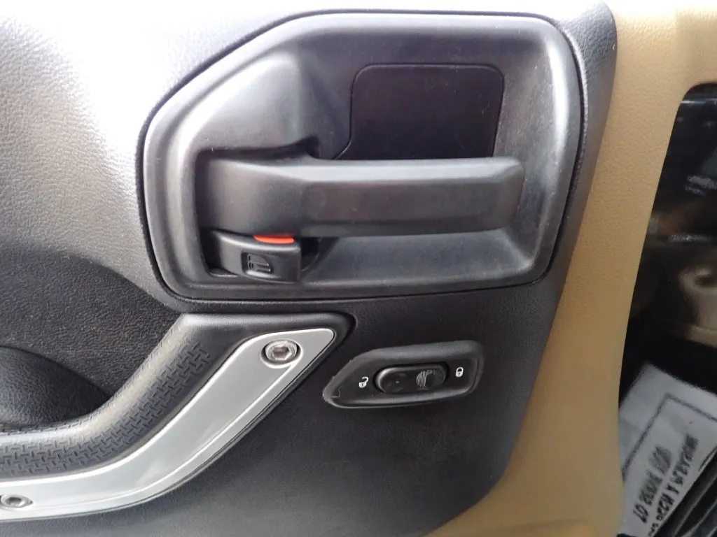 Jeep Wrangler photo 13