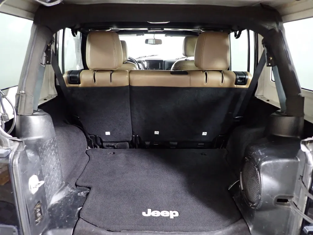 Jeep Wrangler photo 8