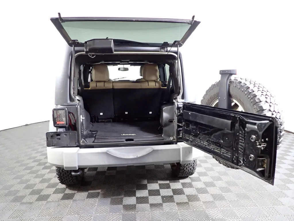 Jeep Wrangler photo 7