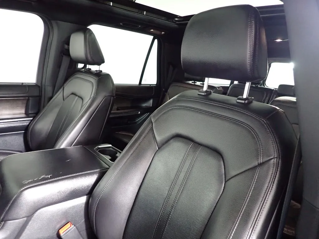 Ford Expedition MAX photo 24
