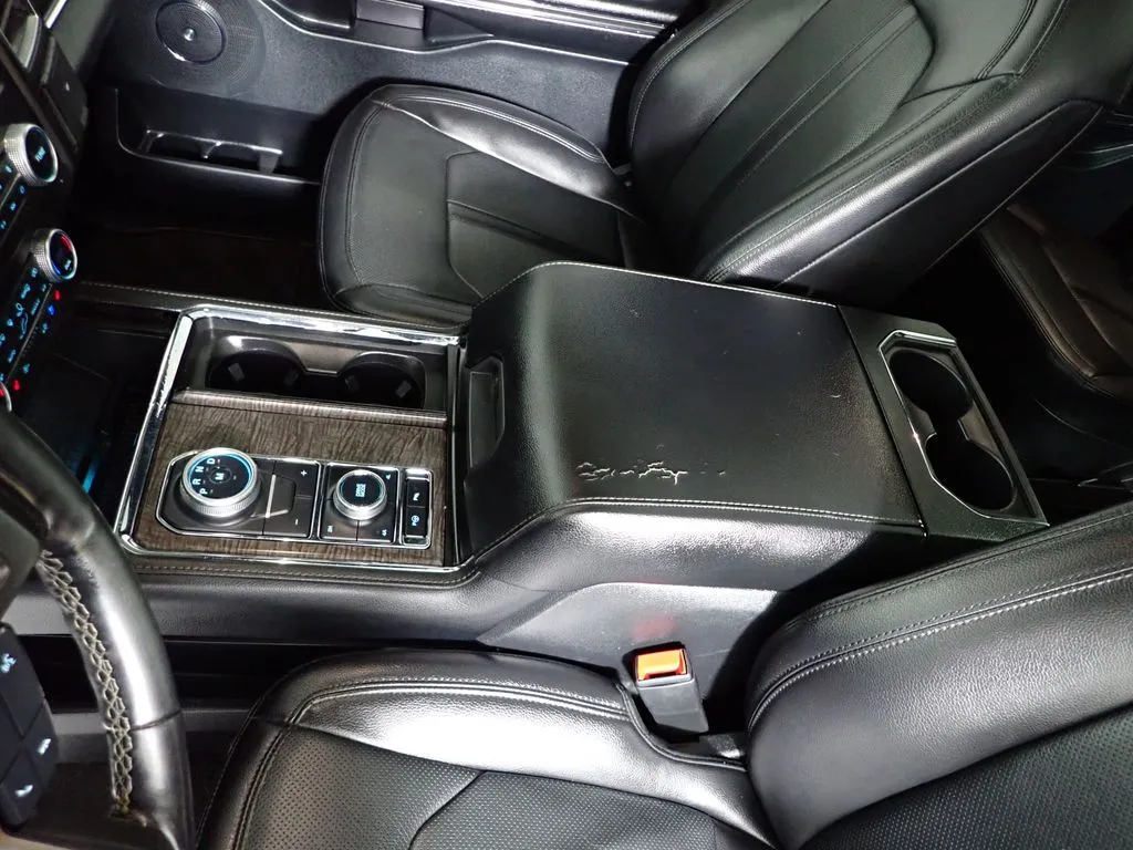 Ford Expedition MAX photo 32