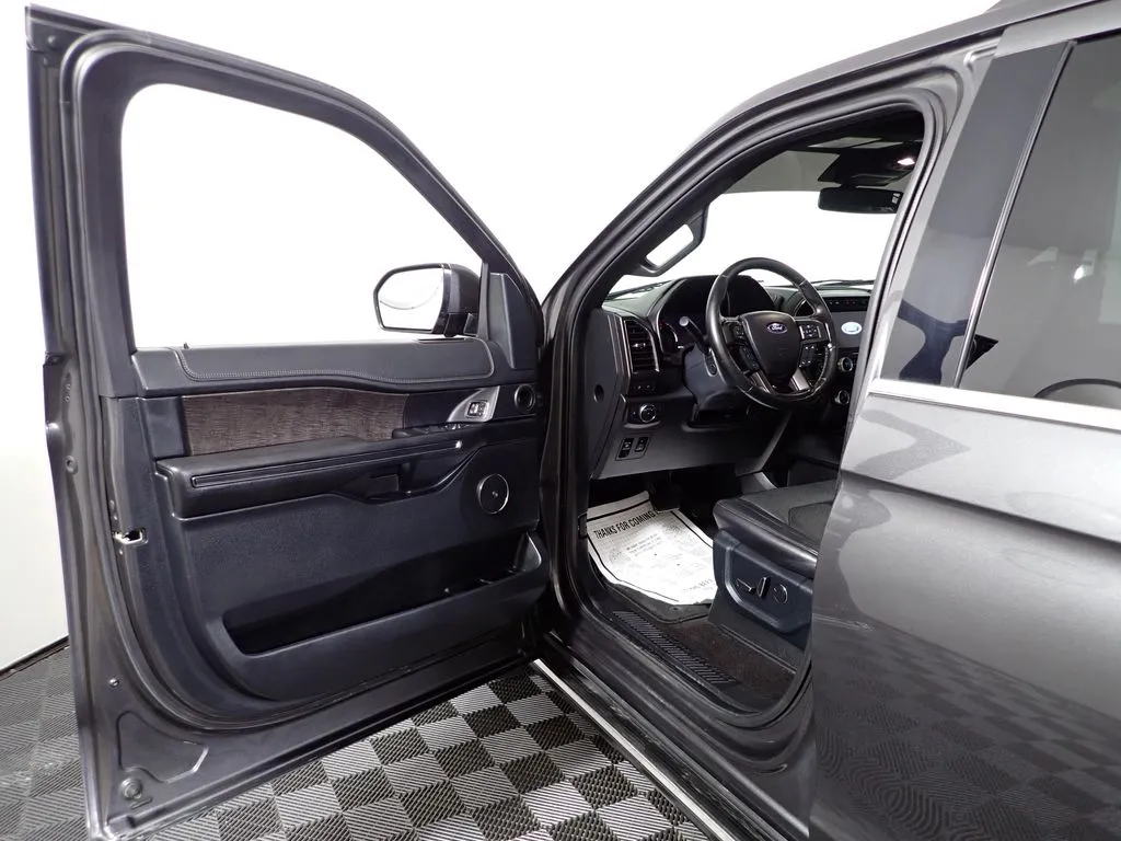 Ford Expedition MAX photo 21