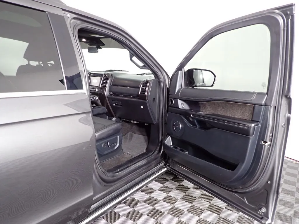 Ford Expedition MAX photo 40