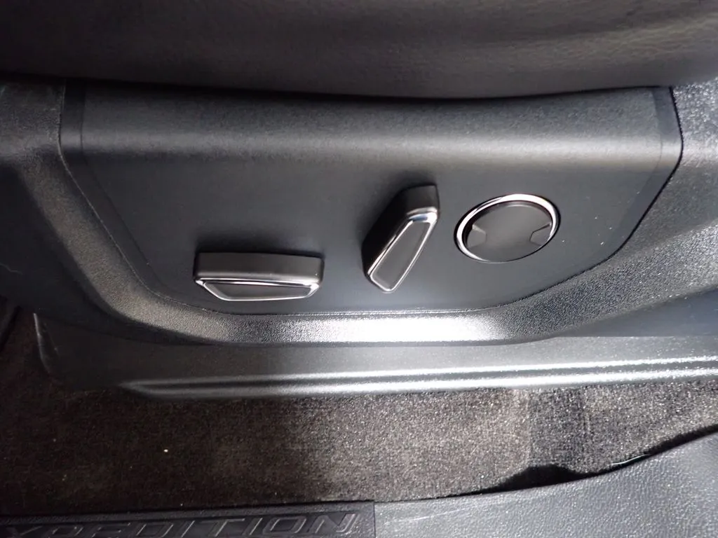 Ford Expedition MAX photo 25