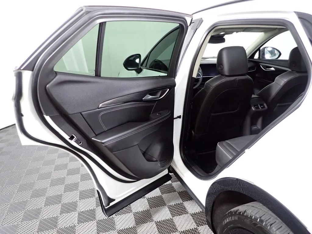 Buick Envision photo 35