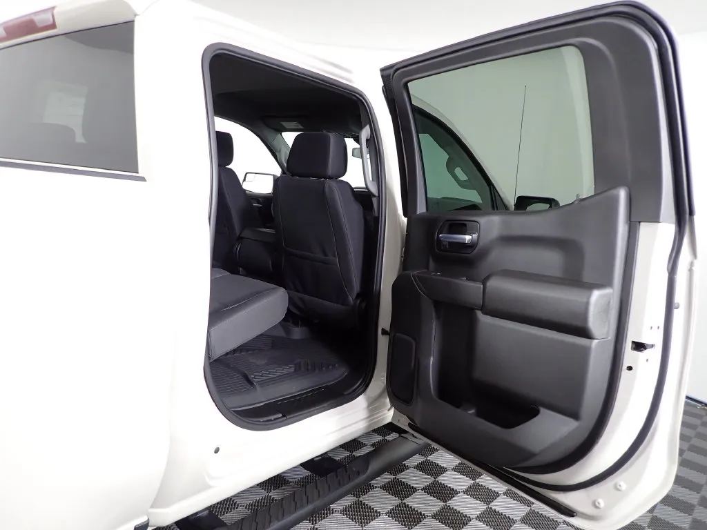 Chevrolet Silverado photo 32