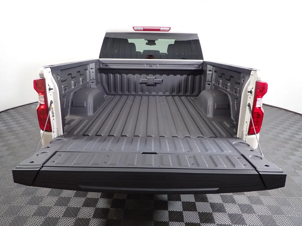 Chevrolet Silverado photo 14