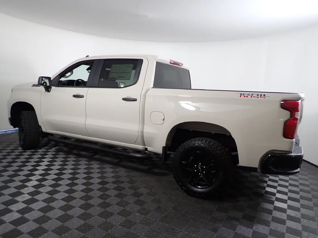 Chevrolet Silverado photo 9