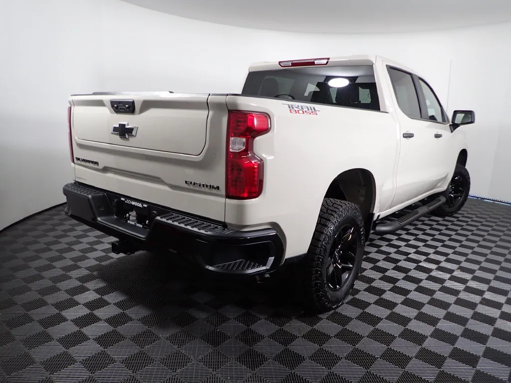 Chevrolet Silverado photo 15