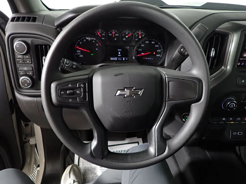Chevrolet Silverado photo 24