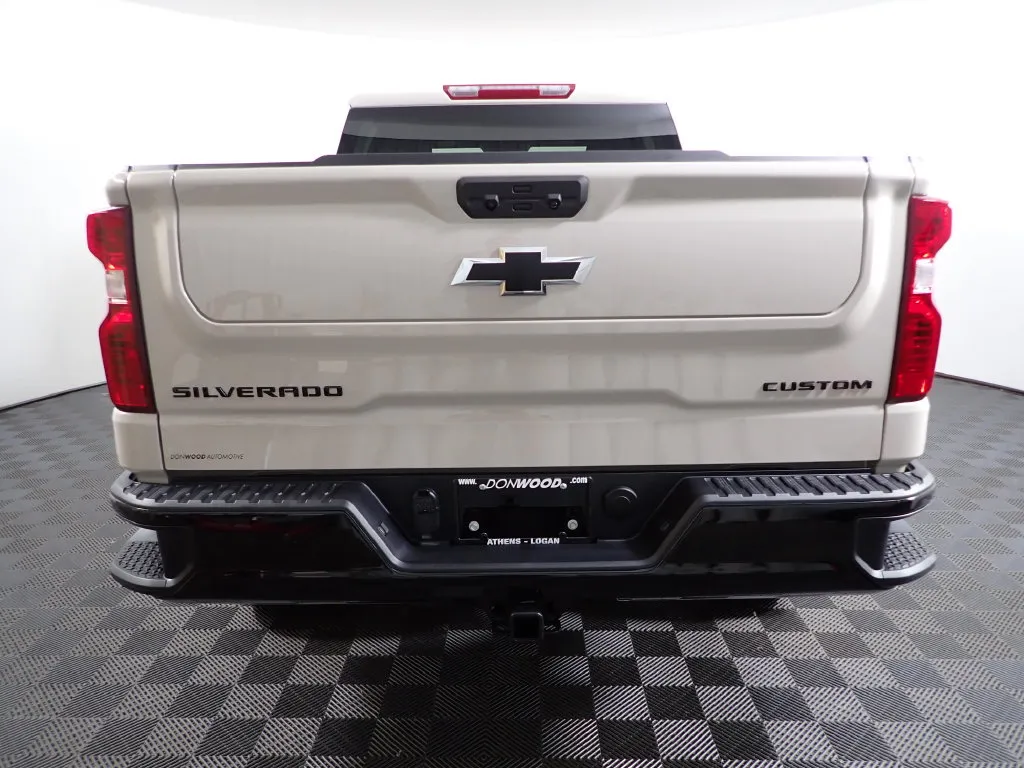 Chevrolet Silverado photo 12