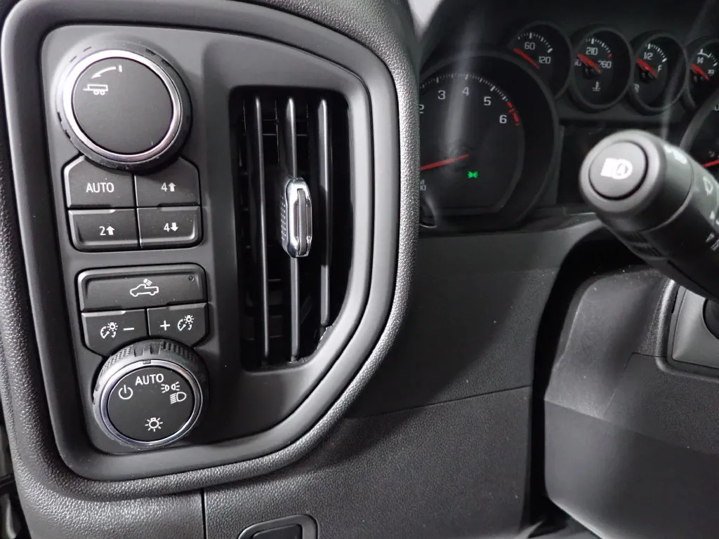 Chevrolet Silverado photo 22