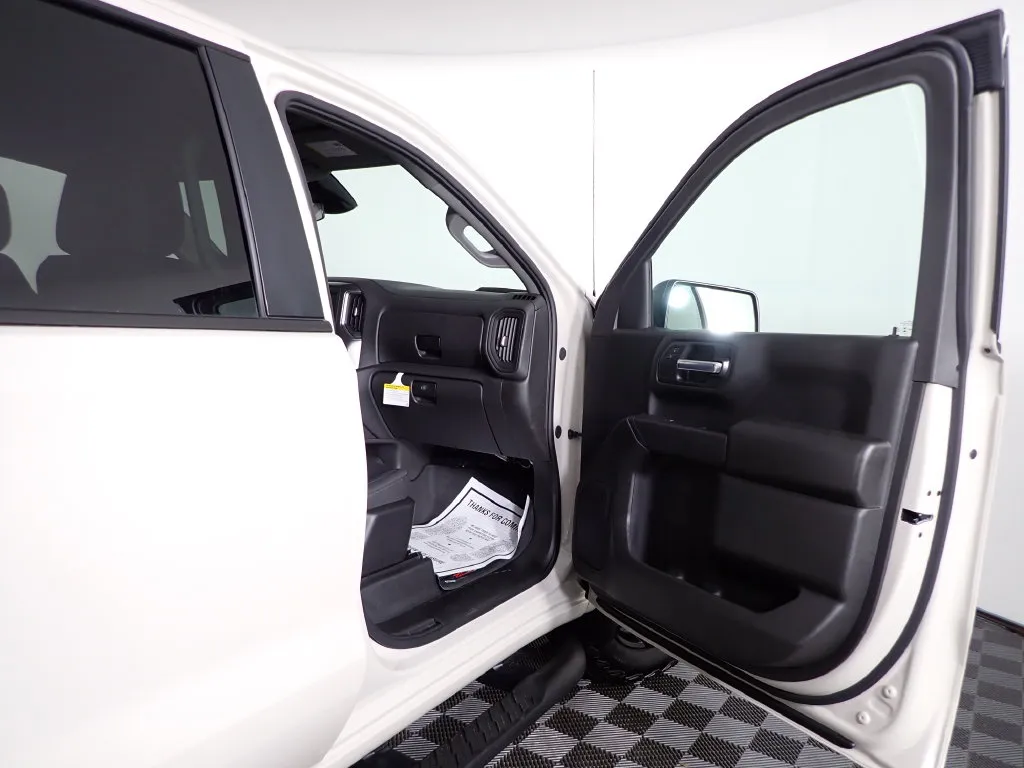 Chevrolet Silverado photo 34
