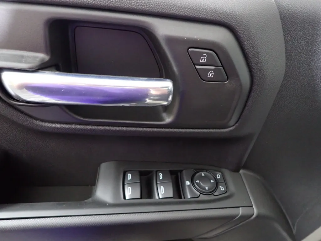Chevrolet Silverado photo 18