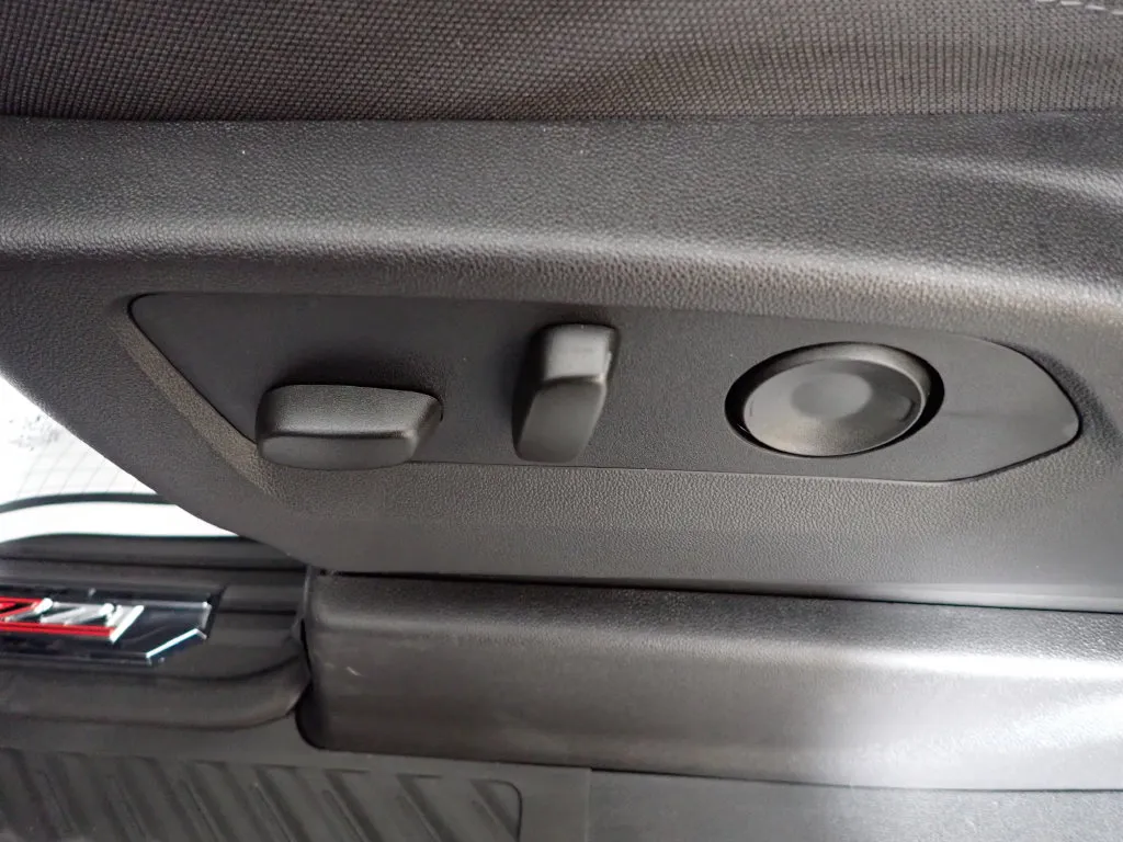 Chevrolet Silverado photo 21