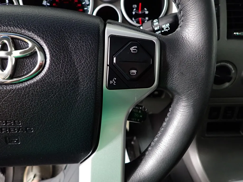 Toyota Sequoia photo 34