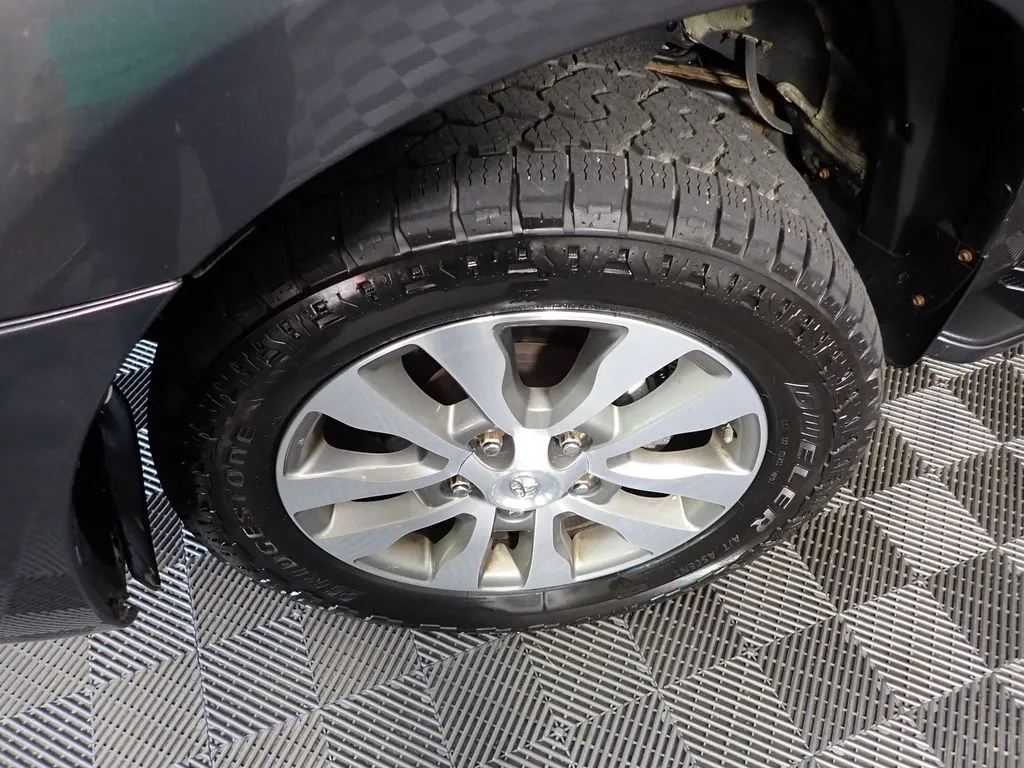 Toyota Sequoia photo 48