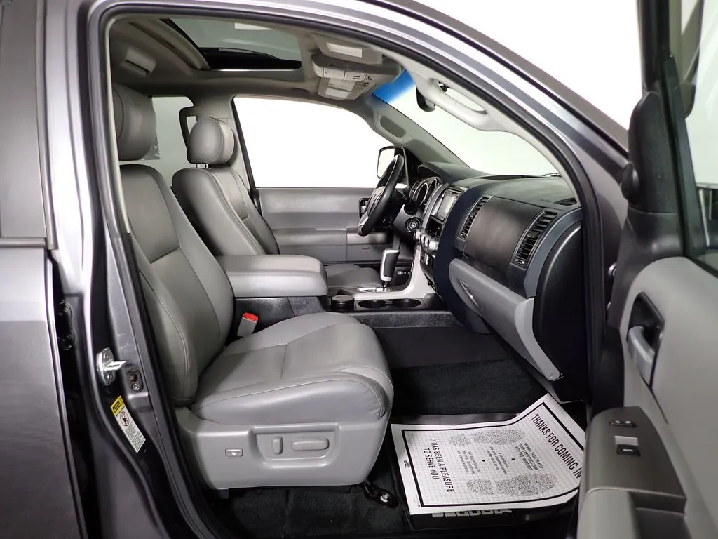Toyota Sequoia photo 45