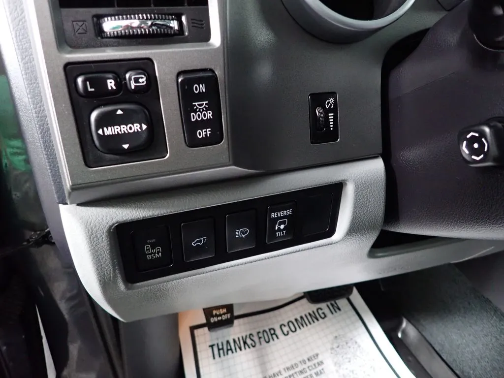 Toyota Sequoia photo 30