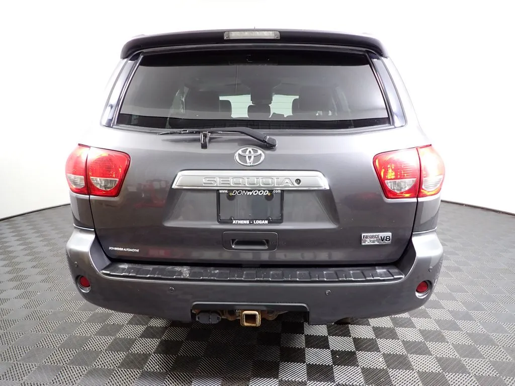Toyota Sequoia photo 16