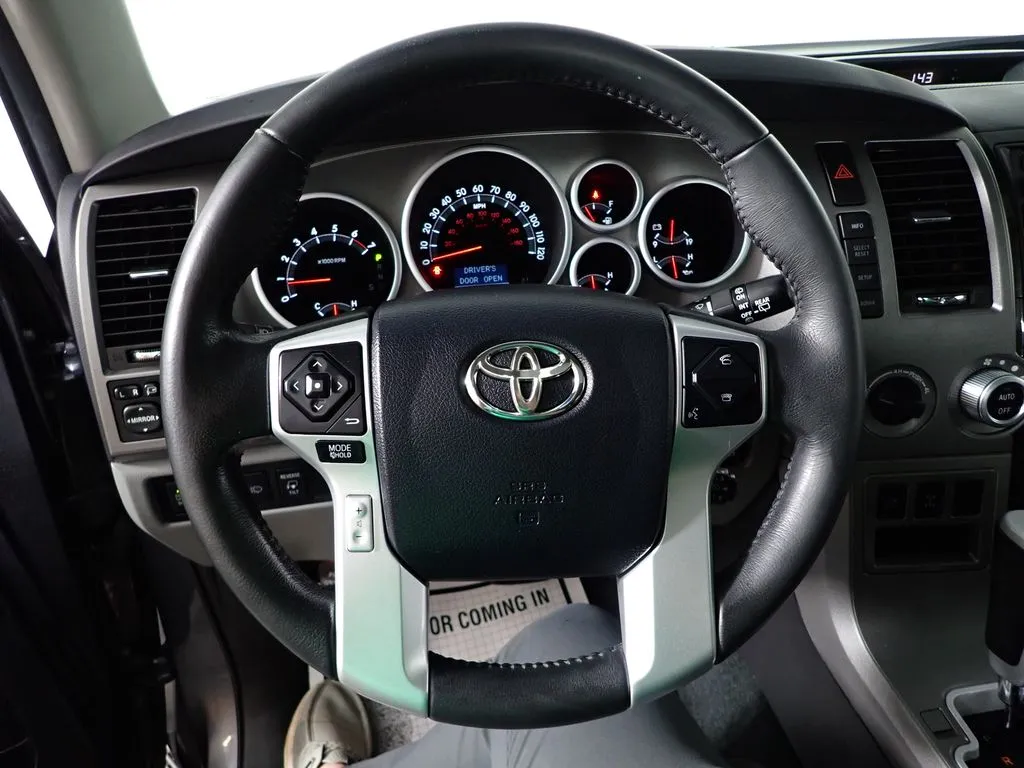 Toyota Sequoia photo 32