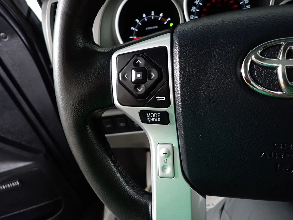 Toyota Sequoia photo 33