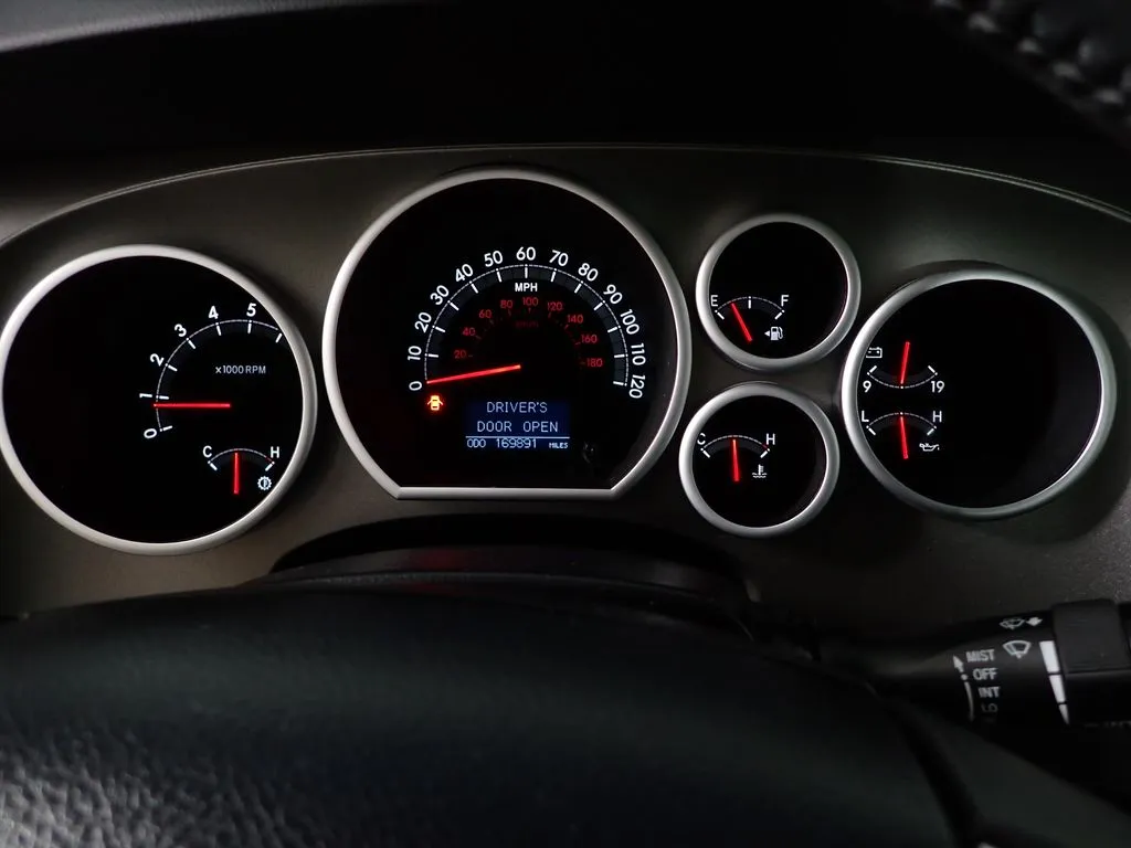 Toyota Sequoia photo 31