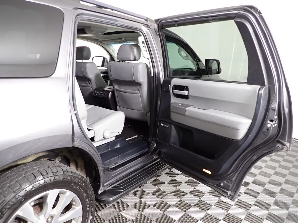 Toyota Sequoia photo 40