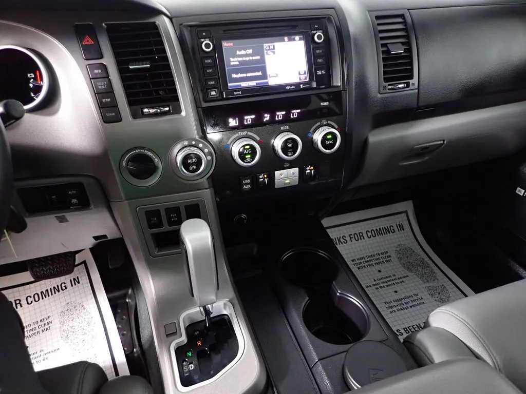 Toyota Sequoia photo 35