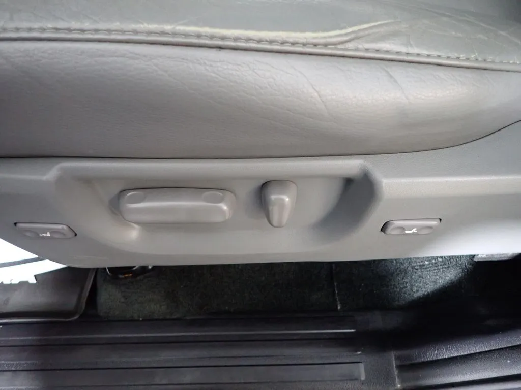 Toyota Sequoia photo 29