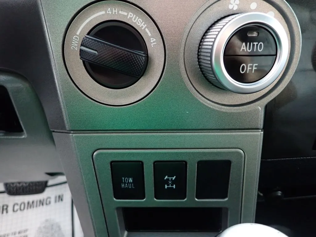 Toyota Sequoia photo 8