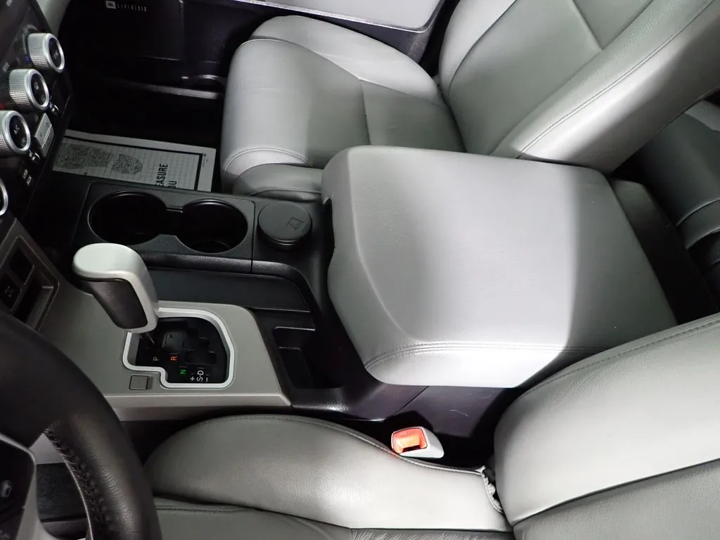 Toyota Sequoia photo 36
