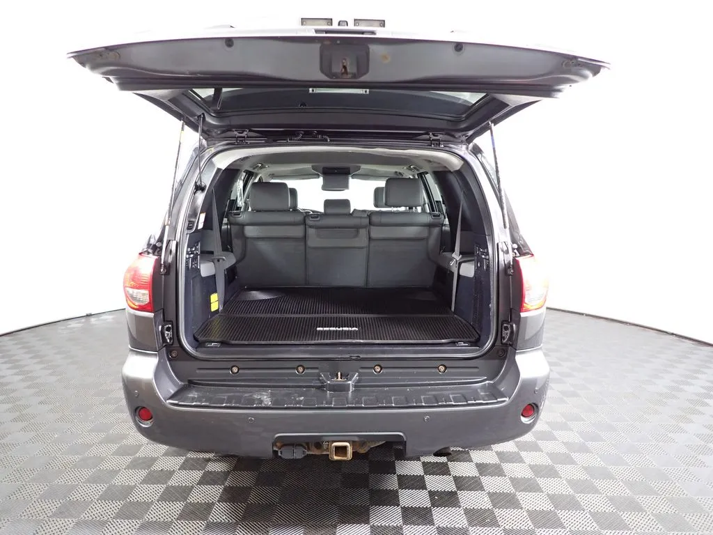 Toyota Sequoia photo 18