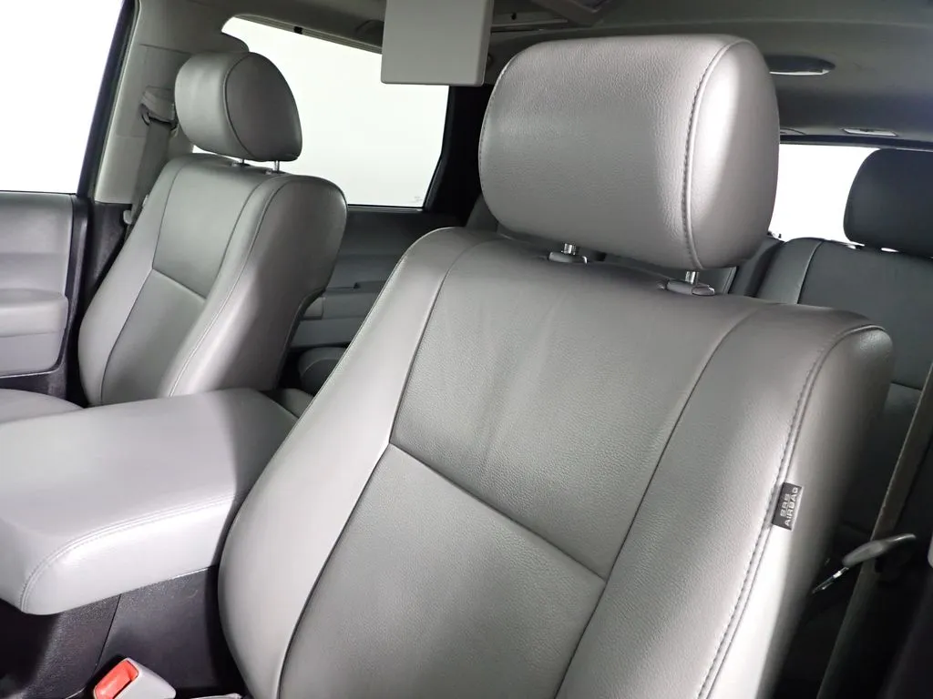 Toyota Sequoia photo 28