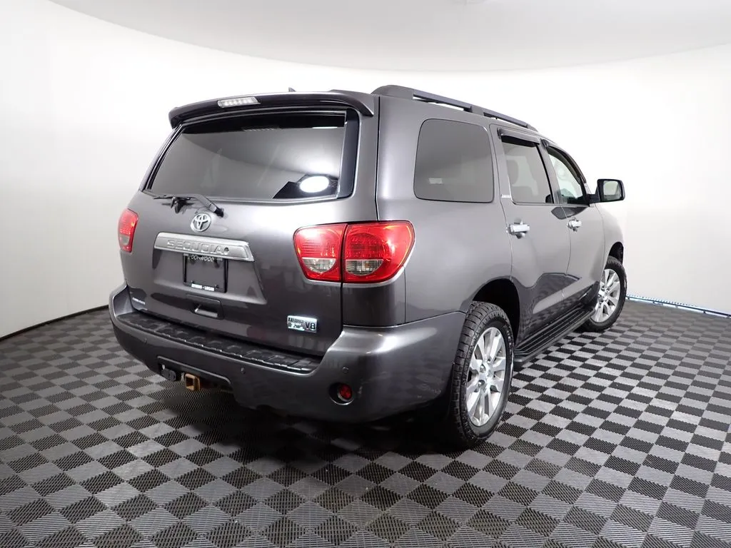 Toyota Sequoia photo 22