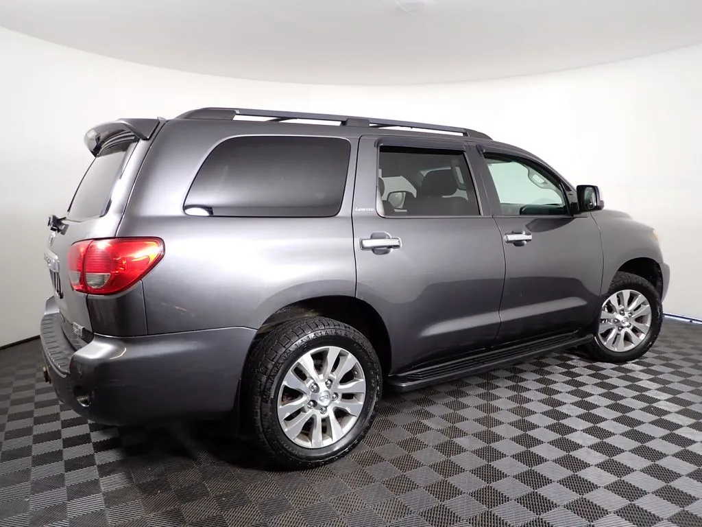 Toyota Sequoia photo 23