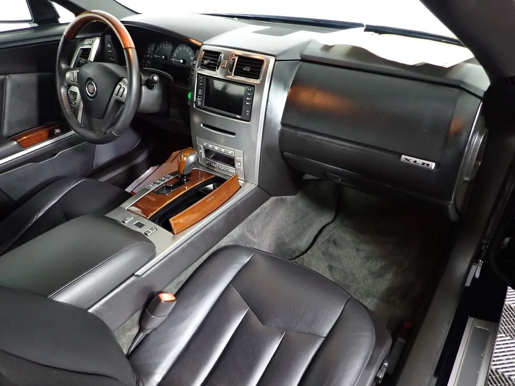Cadillac XLR photo 30