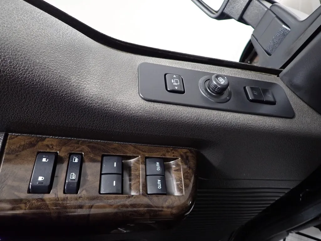 Ford F350SD photo 21